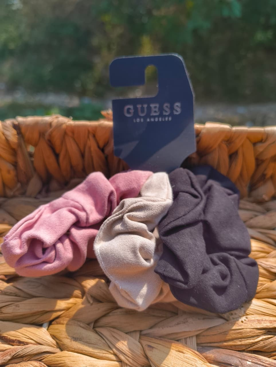 Guess scrunchies pack of 3