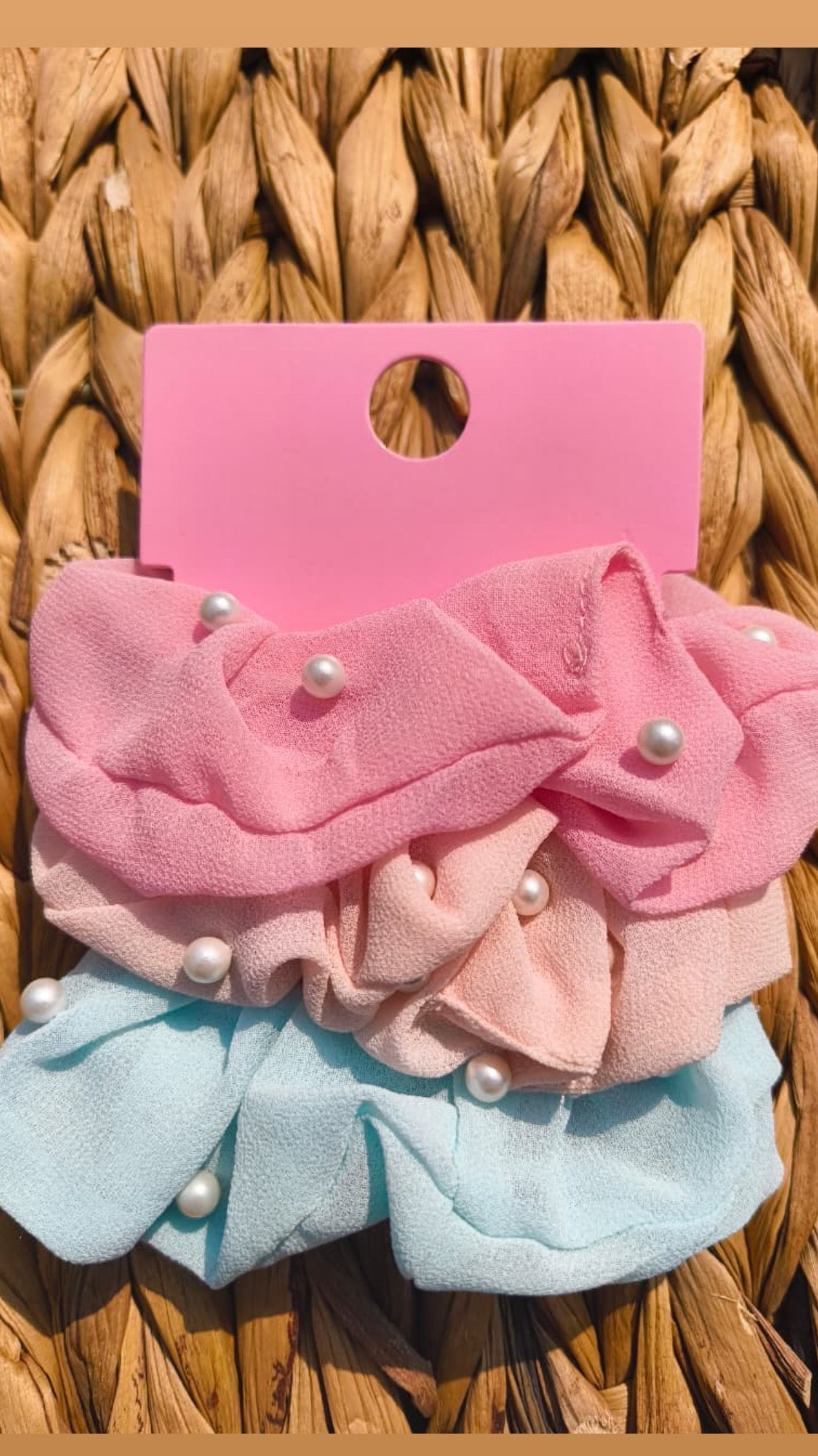 Formal pearl scrunchies 3pack